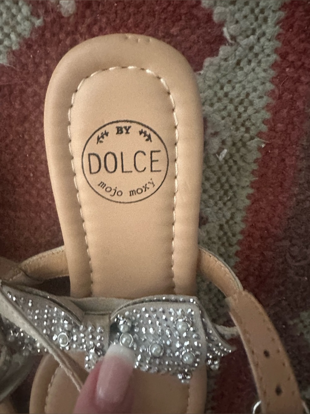 Ladies beige thong sandals with crystal and pearl bows by Dolce Mojo Moxy size 7 - Picture 3 of 15